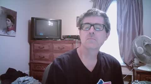 Snapshot of mikewulds chatting on 24, 4, 2026 Mike online show from 24, 4, 2026
