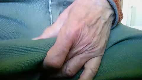 Snapshot of mikeybed chatting on 23, 4, 2026 mikeybed online show from 23, 4, 2026