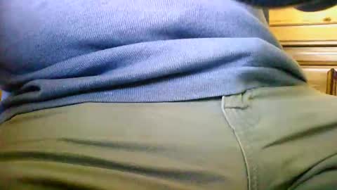 Snapshot of mikeybed chatting on 25, 4, 2026 mikeybed online show from 25, 4, 2026