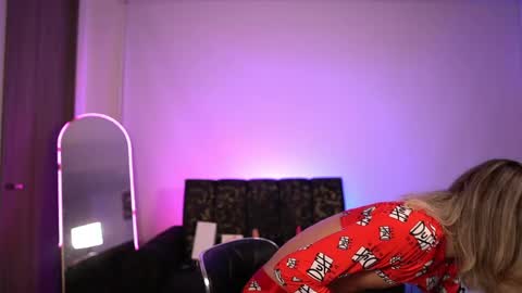 Snapshot of mikeymorningstar chatting on 25, 4, 2026 mikeymorningstar online show from 25, 4, 2026