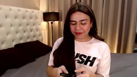 Snapshot of mikha_sensual chatting on 31, 1, 2025 Theresa Luna online show from 31, 1, 2025
