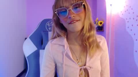 Snapshot of mikka_ela chatting on 10, 9, 2025 Mikka 3 online show from 10, 9, 2025