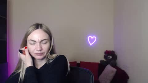 Snapshot of mikkey_mouse8 chatting on 18, 4, 2026 Adalina online show from 18, 4, 2026