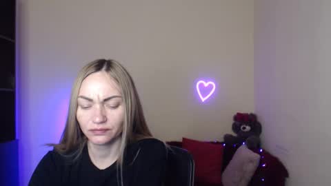 Snapshot of mikkey_mouse8 chatting on 19, 4, 2026 Adalina online show from 19, 4, 2026