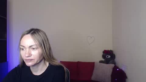 Snapshot of mikkey_mouse8 chatting on 21, 4, 2026 Adalina online show from 21, 4, 2026