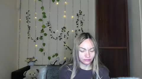 Snapshot of mikkey_mouse8 chatting on 29, 4, 2026 Adalina online show from 29, 4, 2026
