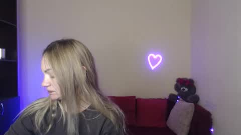 Snapshot of mikkey_mouse8 chatting on 3, 5, 2026 Adalina online show from 3, 5, 2026