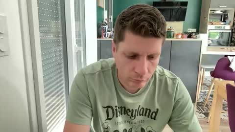 Snapshot of miklp8463 chatting on 8, 6, 2026 miklp8463 online show from 8, 6, 2026