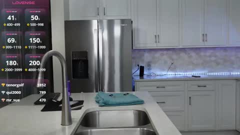 Mikaylah online show from 6, 1, 2025