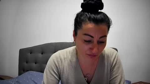 Mikyloveu online show from 9, 2, 2025