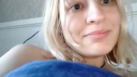 Snapshot of mila_420 chatting on 18, 10, 2025 Mila 420 online show from 18, 10, 2025