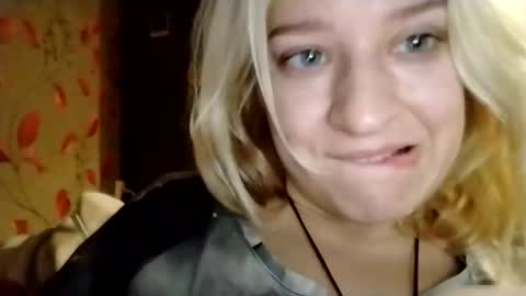 Snapshot of mila_420 chatting on 23, 10, 2025 Mila 420 online show from 23, 10, 2025