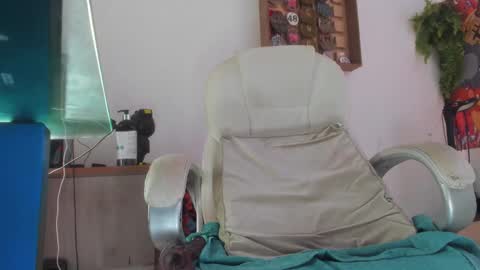 Mila Dash online show from 15, 10, 2025