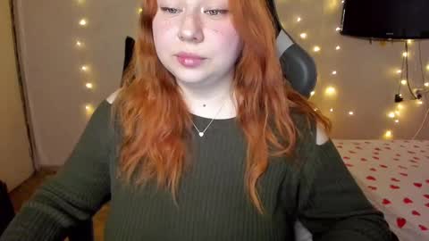 Snapshot of mila_foxxxy chatting on 7, 3, 2025 Mila shy sensual person online show from 7, 3, 2025