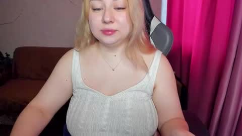 Snapshot of mila_foxxxy chatting on 6, 11, 2025 Mila shy sensual person online show from 6, 11, 2025