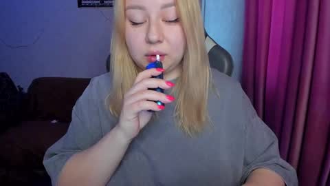 Snapshot of mila_foxxxy chatting on 11, 11, 2025 Mila shy sensual person online show from 11, 11, 2025