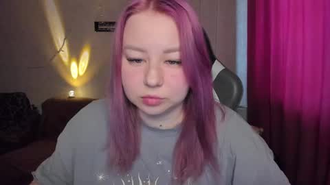 Snapshot of mila_foxxxy chatting on 28, 11, 2025 Mila shy sensual person online show from 28, 11, 2025