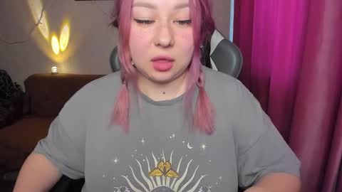 Snapshot of mila_foxxxy chatting on 30, 11, 2025 Mila shy sensual person online show from 30, 11, 2025