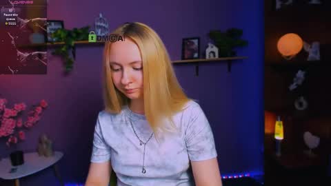 Snapshot of mila_glow chatting on 8, 5, 2026 mila_glow online show from 8, 5, 2026