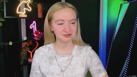 Snapshot of mila_glow chatting on 14, 5, 2026 mila_glow online show from 14, 5, 2026