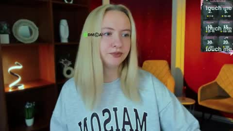 Snapshot of mila_glow chatting on 19, 5, 2026 mila_glow online show from 19, 5, 2026