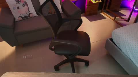 Snapshot of mila_kiitty chatting on 5, 4, 2026 Milena online show from 5, 4, 2026