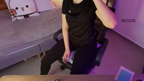 Snapshot of mila_kiitty chatting on 17, 4, 2026 Milena online show from 17, 4, 2026