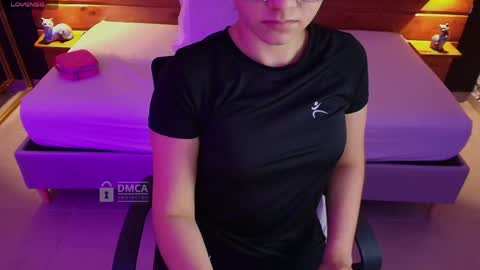 Snapshot of mila_kiitty chatting on 21, 4, 2026 Milena online show from 21, 4, 2026