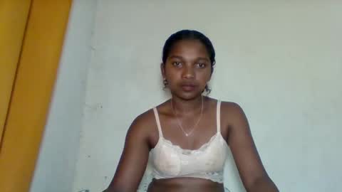 mila_lunah online show from 17, 4, 2026