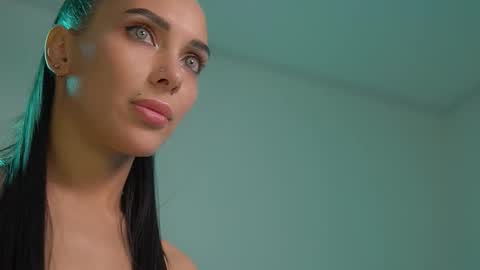 mila may  online show from 20, 10, 2025