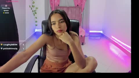 Mila online show from 8, 4, 2026