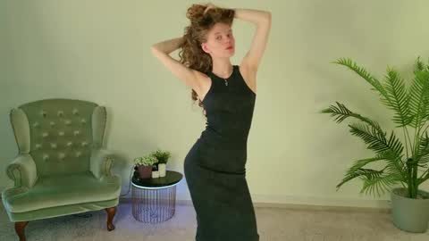 Snapshot of mila_stain chatting on 19, 5, 2026 Mila online show from 19, 5, 2026