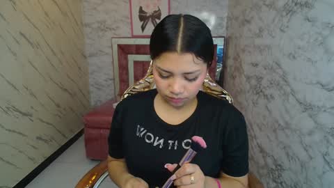 Snapshot of mila_sweet_v chatting on 10, 1, 2025 Mila online show from 10, 1, 2025