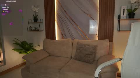 milacrave online show from 11, 11, 2025