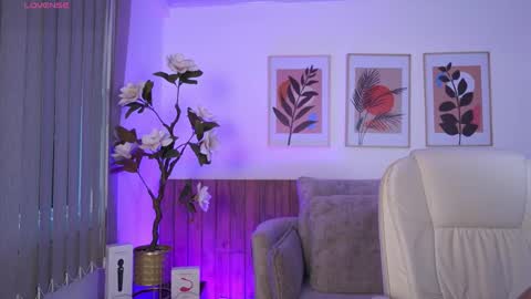 milacrave online show from 17, 4, 2026