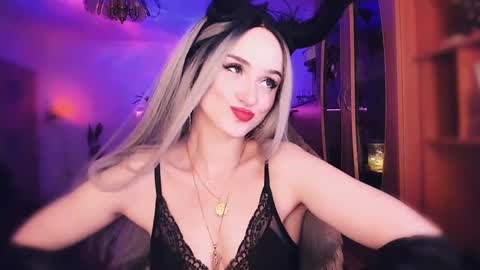 Snapshot of miladyjolie chatting on 1, 3, 2025 MiladyJolie online show from 1, 3, 2025