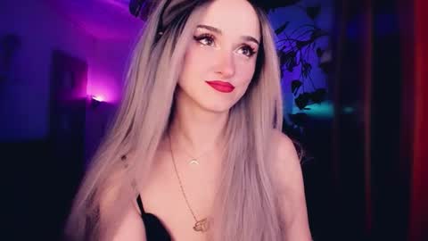 Snapshot of miladyjolie chatting on 21, 10, 2025 MiladyJolie online show from 21, 10, 2025