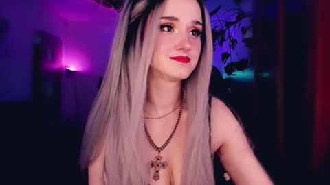 Snapshot of miladyjolie chatting on 22, 10, 2025 MiladyJolie online show from 22, 10, 2025