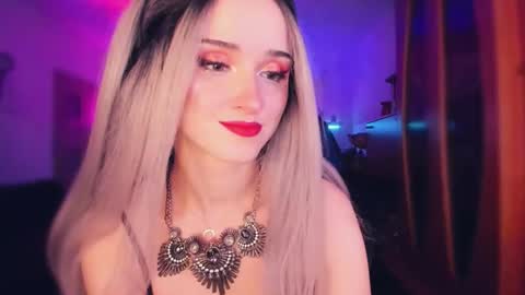 Snapshot of miladyjolie chatting on 11, 11, 2025 MiladyJolie online show from 11, 11, 2025