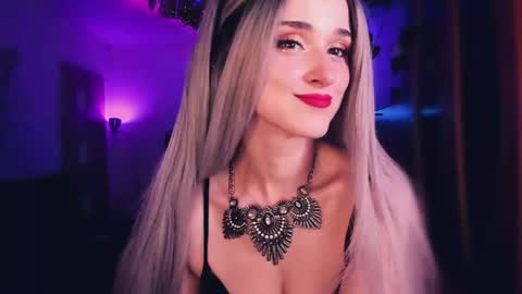 Snapshot of miladyjolie chatting on 22, 11, 2025 MiladyJolie online show from 22, 11, 2025