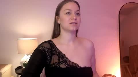 Snapshot of milafleur chatting on 3, 2, 2025 Mila Fleur online show from 3, 2, 2025