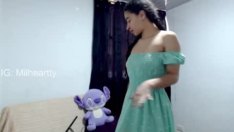 Snapshot of milah_hearrty chatting on 2, 11, 2025 Milah online show from 2, 11, 2025