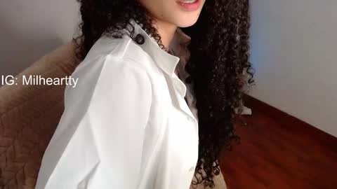 Snapshot of milah_hearrty chatting on 12, 11, 2025 Milah online show from 12, 11, 2025