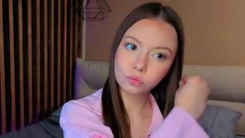 Snapshot of milaice chatting on 7, 5, 2026 Mila online show from 7, 5, 2026