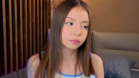 Snapshot of milaice chatting on 8, 5, 2026 Mila online show from 8, 5, 2026