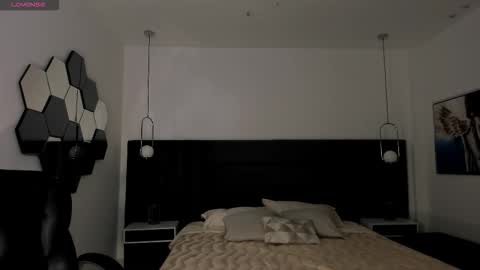 Snapshot of milalawrence_ chatting on 21, 9, 2025 Mila online show from 21, 9, 2025
