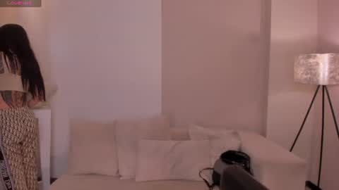 Snapshot of milalawrence_ chatting on 21, 6, 2026 Mila online show from 21, 6, 2026