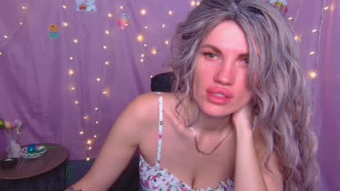 Snapshot of milaloona chatting on 12, 4, 2026 Milaloona online show from 12, 4, 2026