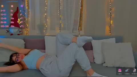 Snapshot of milaloove chatting on 16, 12, 2024 Mila online show from 16, 12, 2024