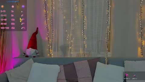 Snapshot of milaloove chatting on 20, 12, 2024 Mila online show from 20, 12, 2024